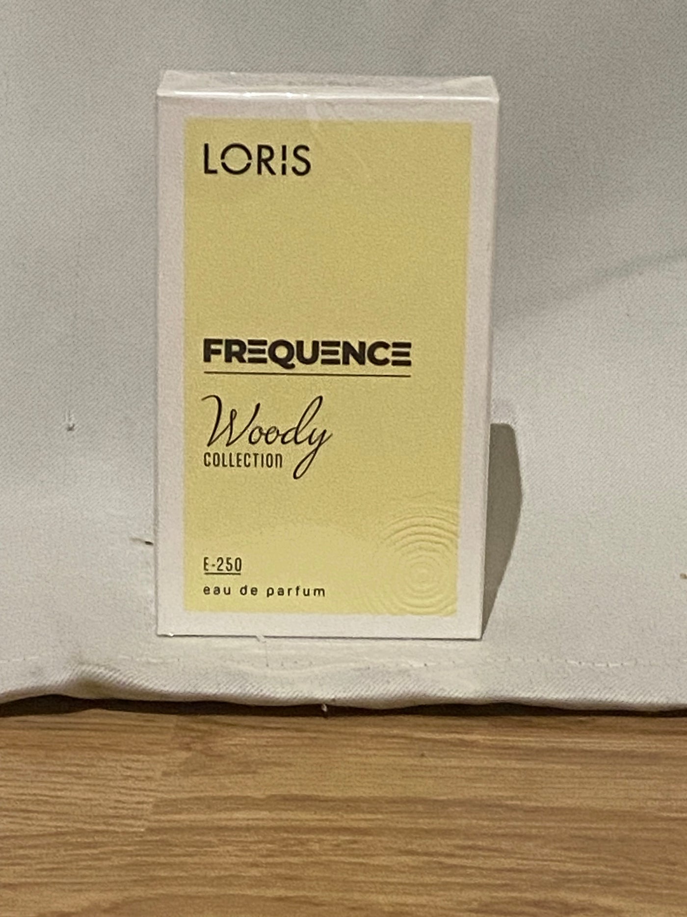 LORIS FREQUENCE Woody